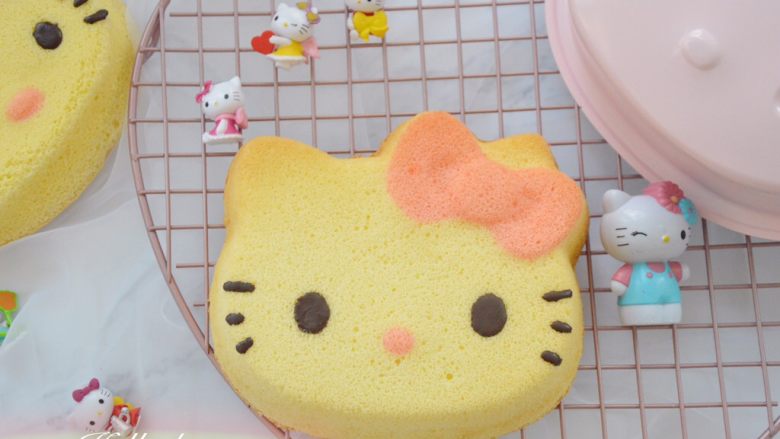 kt日式棉花蛋糕,可爱的hello Kitty棉花蛋糕就做好啦，松软的口感，入口即化。
