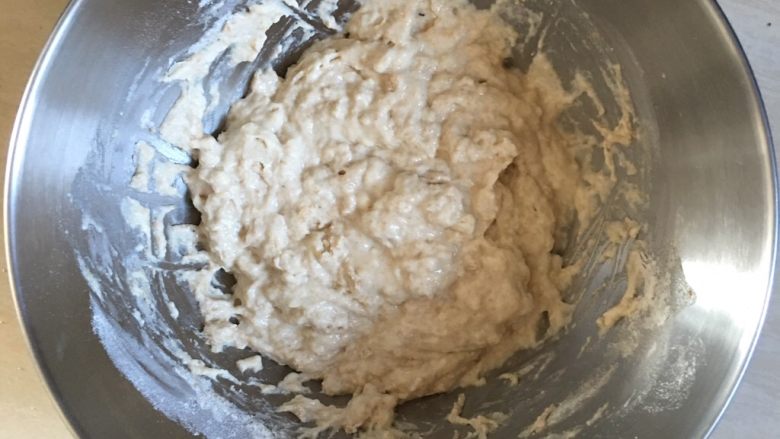 法棍bread,放一半混合好的面粉室温发酵3小时。
