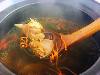 秋季煲汤+虫草花煲鸭汤,非常棒的养生汤欧了