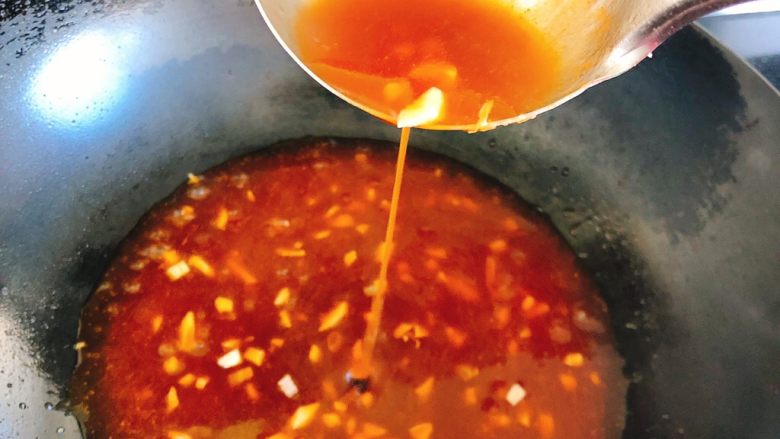 酸甜脆皮菊花鱼-年夜饭,10秒后汤汁粘稠，倒下可成线，出锅。