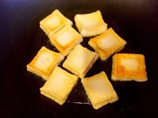 千叶豆腐,两面都煎至金黄