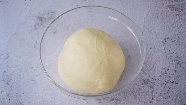 原味面包,取出揉圆放入容器中，放在温暖处发酵至两倍大左右