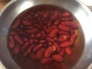 红芸豆豆浆,红芸豆提前4小时泡好，洗干净；