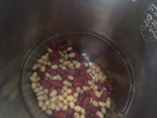 红芸豆豆浆,加入900ml清水；