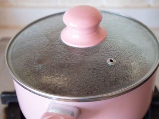 葱姜红糖水（风寒感冒必备）,我喜欢盖上锅盖，熬得时间久一些，大约25-30分钟。