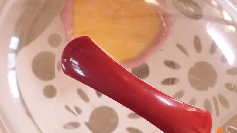 南瓜奶香蛋羹,蒸锅内8分钟左右即可。