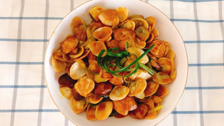 咖喱炒花蛤-好吃到舔壳,成品图。