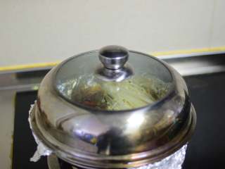 自制花甲粉,放在炉灶上，大火煮