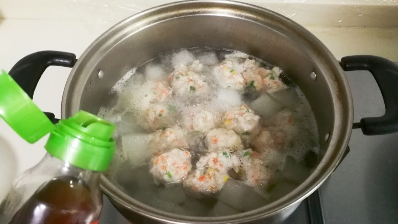 冬瓜胡蘿蔔肉圓湯