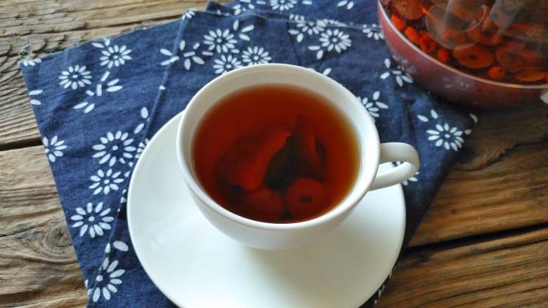 红枣桂圆养生茶,养生花茶煲好了，