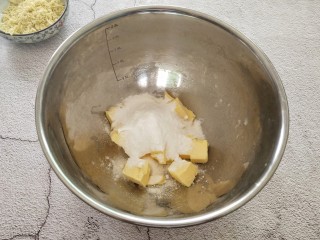 杏仁马格丽特饼干,把黄油自然软化后再加入糖粉