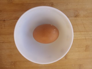 炒西葫芦,准备一个鸡蛋。