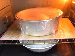 椰蓉心形面包,烤箱发酵档，底部放一碗热水，发酵60分钟。