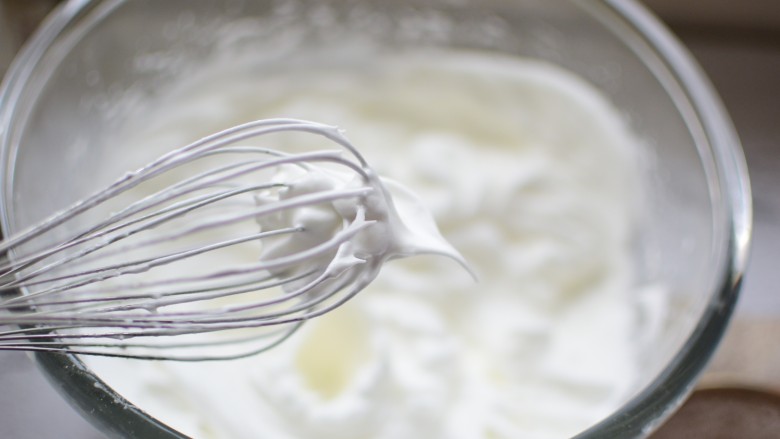 十味 奶油可可杯子蛋糕,蛋清40克白糖，打发至干性发泡，