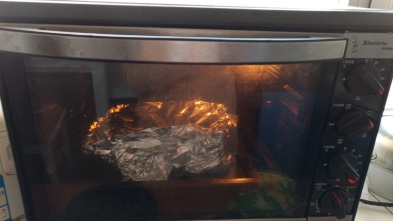 锡纸金针菇,烤箱200°预热，放入200°烤15分钟