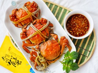 美食丨清蒸阳澄湖大闸蟹 用最简单的方法吃最鲜美的蟹,鲜美的螃蟹出锅啦，那一瞬间，满屋子都是浓浓的蟹香。