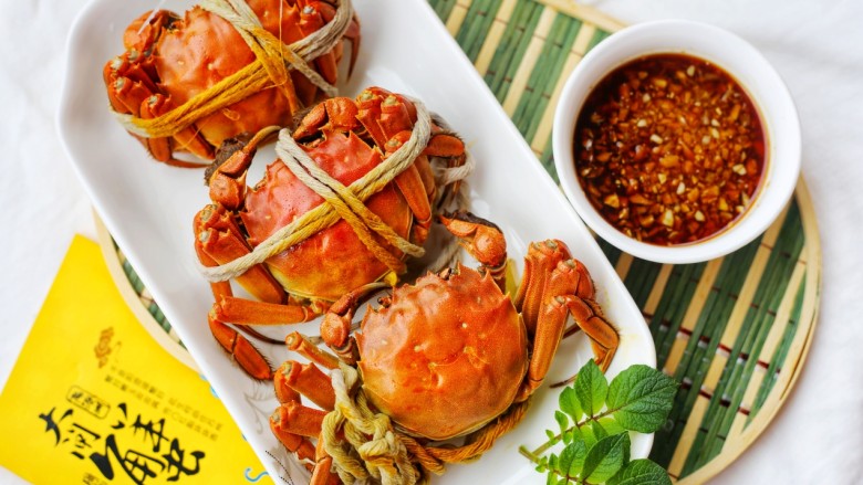 美食丨清蒸阳澄湖大闸蟹 用最简单的方法吃最鲜美的蟹,鲜美的螃蟹出锅啦，那一瞬间，满屋子都是浓浓的蟹香。