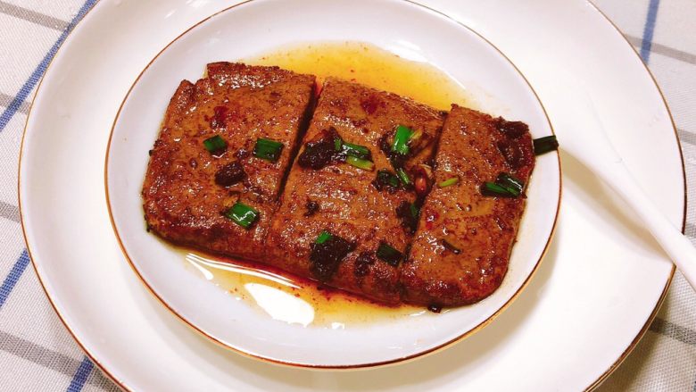 无添加自制黑豆豆腐➕葱油豆腐,用这块豆腐煮一份葱油豆腐吃，好吃到想起飞。