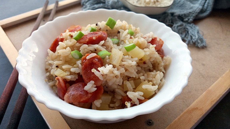 电饭锅土豆腊肠焖米饭,成品