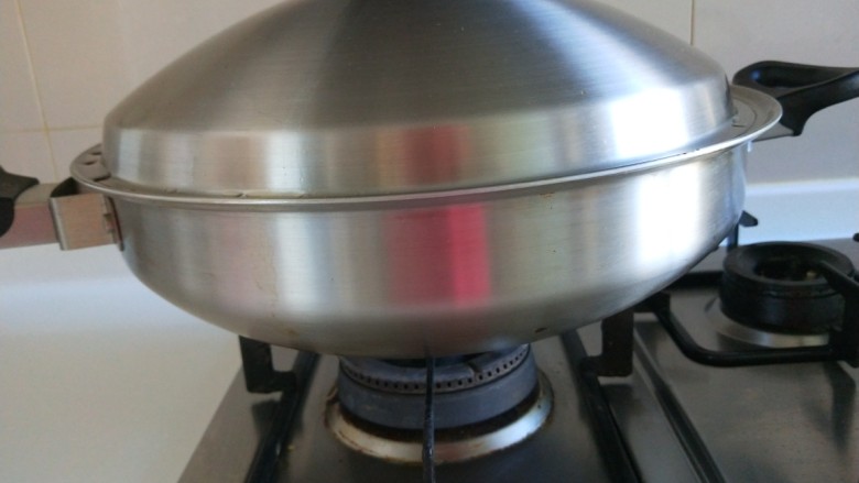 十味  秘制鸡翅,锅盖要盖严，小火慢炖45分钟即可。