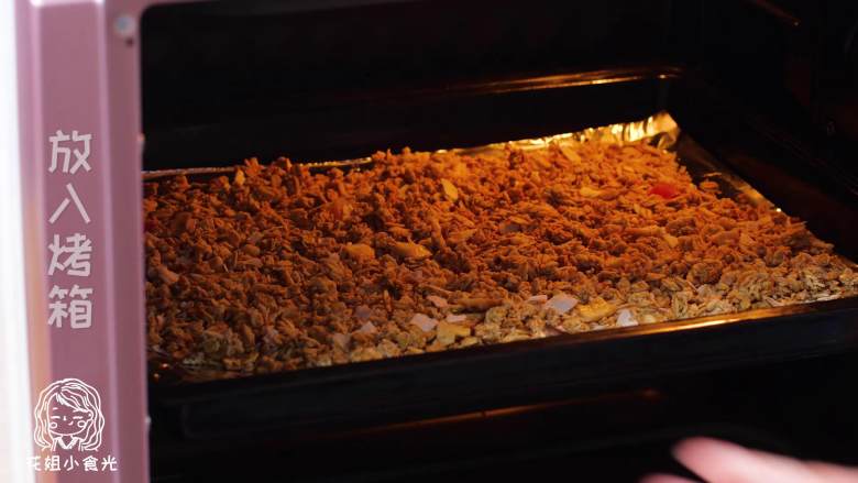 能量棒24m+,烤盘放入燕麦，上下火160度烤10分钟