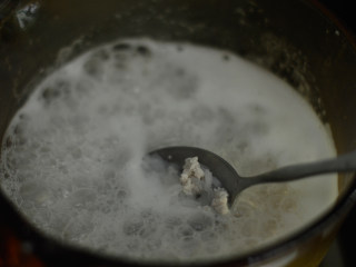 冬瓜瘦肉粥（辅食）,搅拌均匀，继续煮约10分钟
