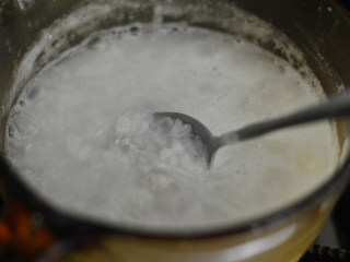 冬瓜瘦肉粥（辅食）,搅拌均匀，继续煮5-8分钟