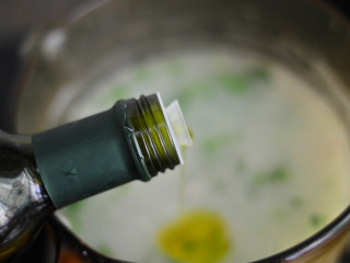 冬瓜瘦肉粥（辅食）,调入少许盐和橄榄油即可