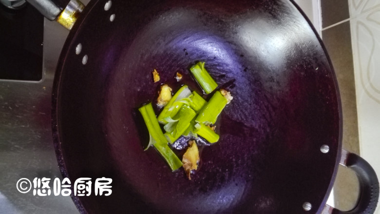 萝卜炖牛肉,热锅冷油炒香葱姜