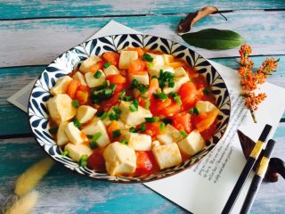 十味 西红柿烩豆腐,装盘撒葱花
