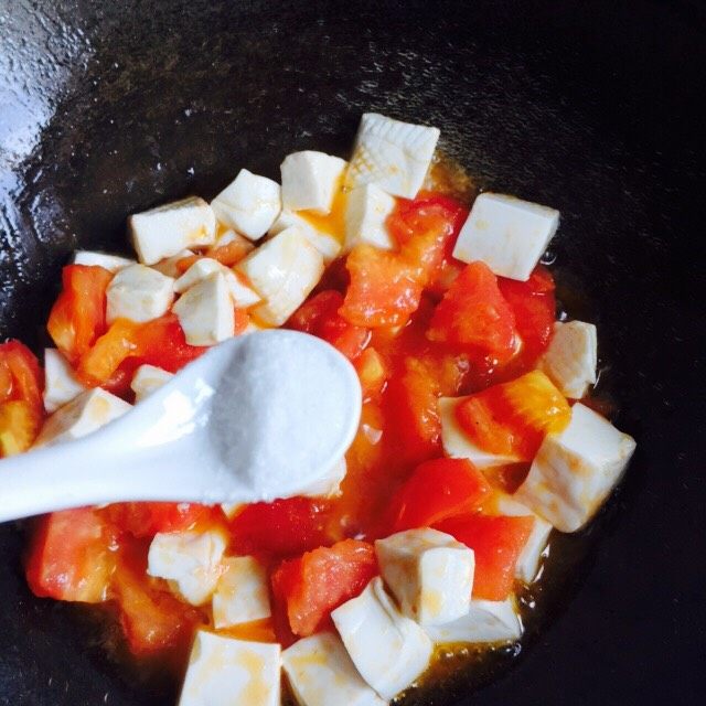 十味 西红柿烩豆腐,加1小茶匙盐