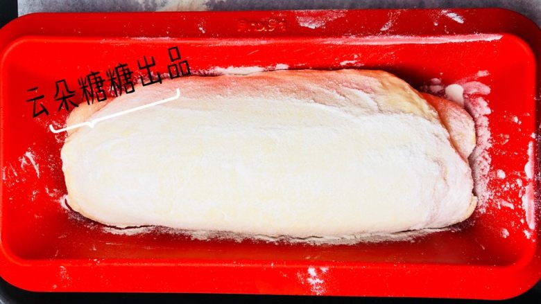 坚果面包,如果觉得整形有难度的话，也可以放在吐司盒里进行第二次发酵。