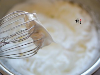 十味 奥利奥豆乳蛋糕盒子,蛋清40克白糖，打发至干性发泡