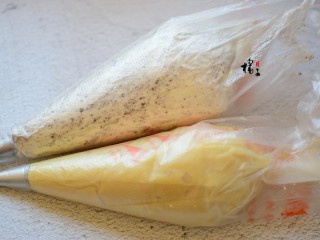 十味 奥利奥豆乳蛋糕盒子,乳酱和奶油都装裱花袋中

