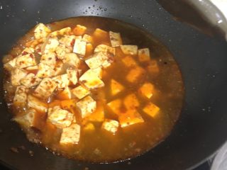 十味 家常豆瓣烧豆腐,加入约2碗水