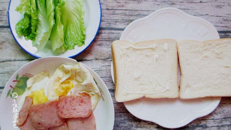 十味 三明治减肥便当,准备好土司和所有食材