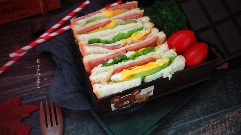 十味 三明治减肥便当,配菜根据自己喜欢放就好了， 做好了第二天外出食用很方便哦