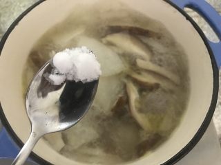十味 冬瓜香菇牛肉丸汤,放点盐。