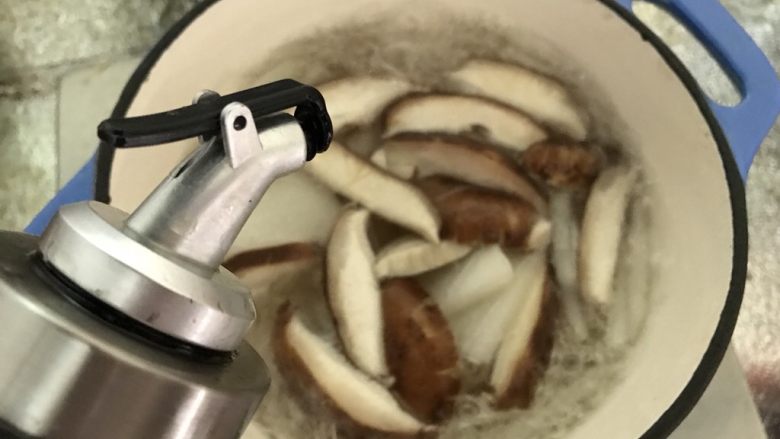 十味 冬瓜香菇牛肉丸汤,加点油。