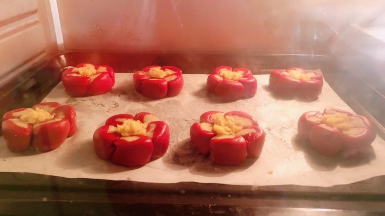 十味  梅花酥,烤箱上下火150度烤30分钟即可。

