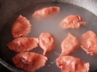 十味  猪肉大葱饺子,看见所有的饺子都漂浮在水面上即可关火。