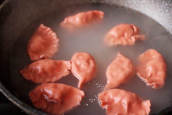 十味  猪肉大葱饺子,看见所有的饺子都漂浮在水面上即可关火。