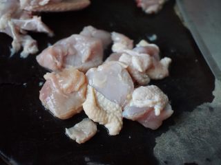 十味  咖喱鸡肉饭,鸡腿肉去骨取肉