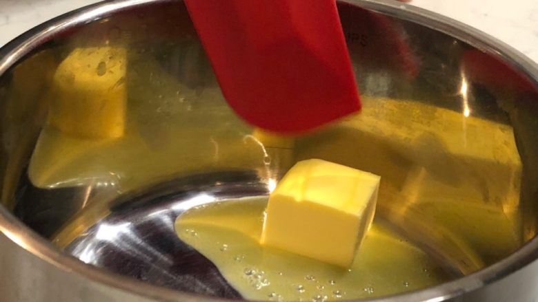 南瓜炖饭万圣节派,中大火热20克的黄油