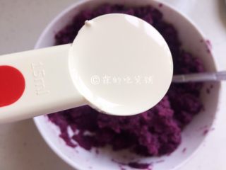 南瓜紫薯球,加淡奶油