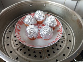十味+蛋黄酱彩蔬蒸肉蛋,水开后放入中火蒸10分钟。大火蒸10分钟即可