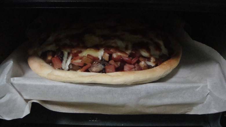 十味 香肠菌菇披萨,180度烤12-15分