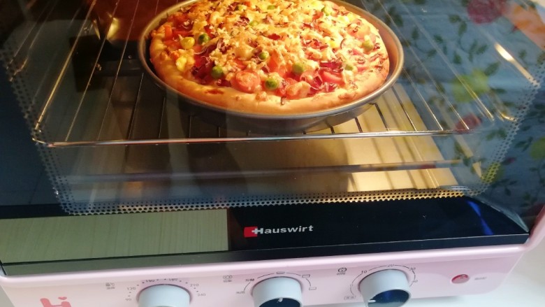 火腿肠披萨,披萨马上就要出炉啦！满屋子的香味。