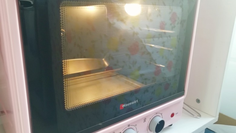 紫薯小餐包, 烤箱上下管180度预热。