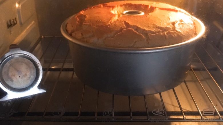麦芽糖风味蛋糕,这是烤制30分钟的状态。